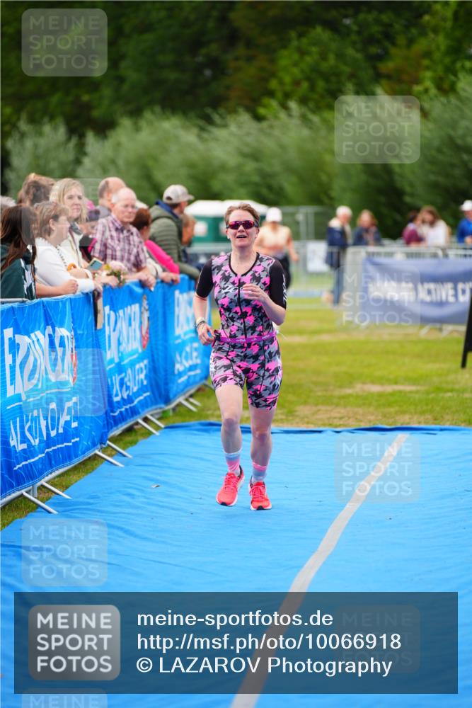 30.08.2026 - Elbe Triathlon Hamburg LAZAROV Photography http://msf.ph/oto/10066918 30.08.2026 12:21:05 Ziel 1673 meine-sportfotos.de