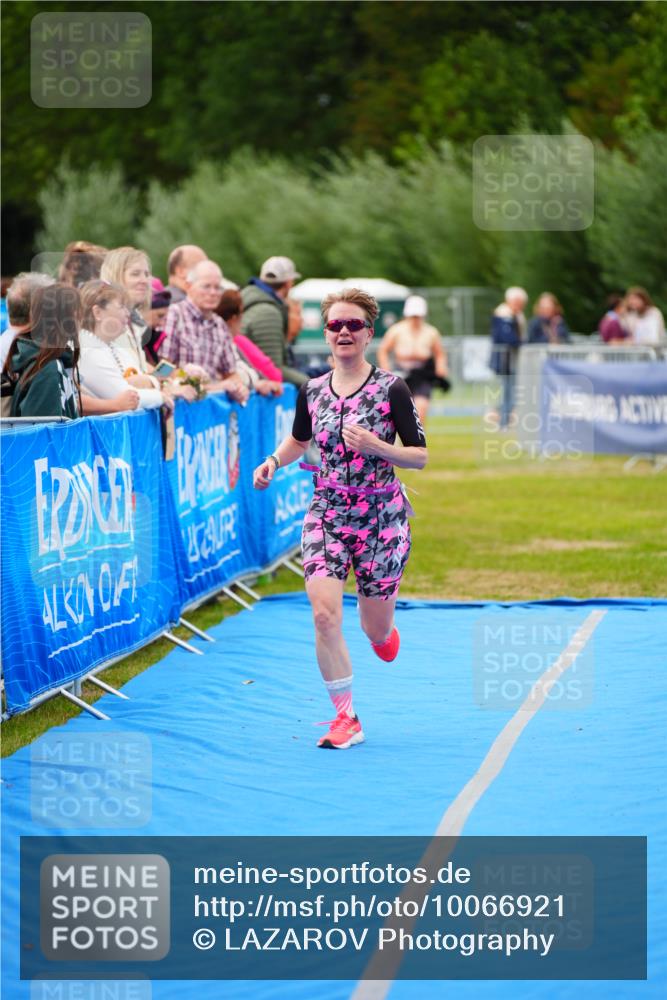 30.08.2026 - Elbe Triathlon Hamburg LAZAROV Photography http://msf.ph/oto/10066921 30.08.2026 12:21:05 Ziel 1673 meine-sportfotos.de