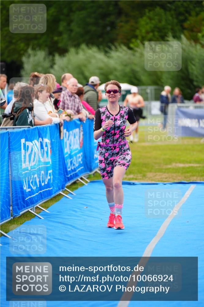 30.08.2026 - Elbe Triathlon Hamburg LAZAROV Photography http://msf.ph/oto/10066924 30.08.2026 12:21:05 Ziel 1673 meine-sportfotos.de