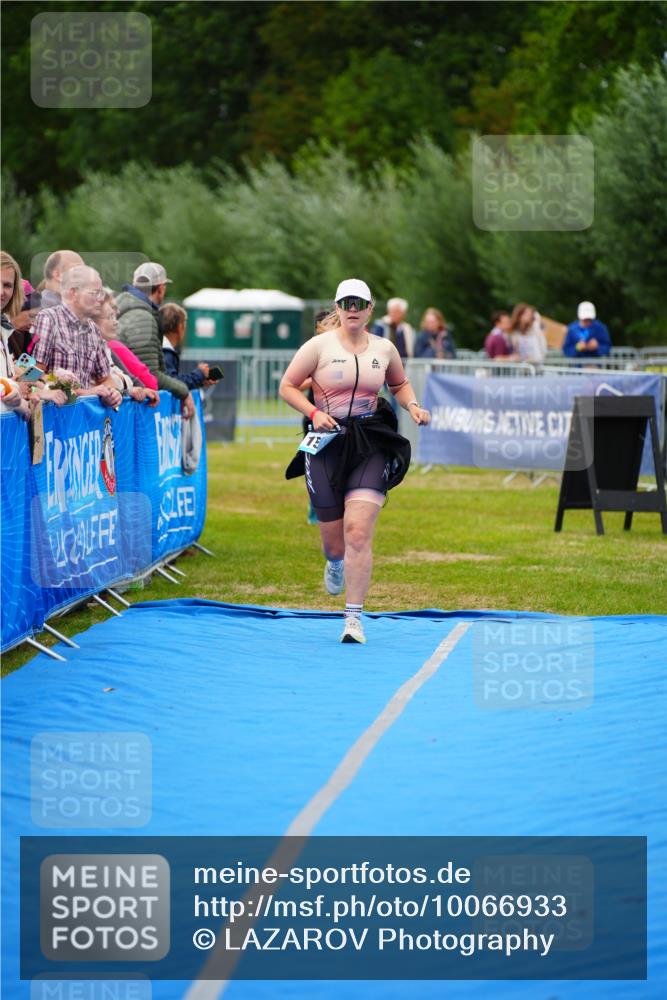30.08.2026 - Elbe Triathlon Hamburg LAZAROV Photography http://msf.ph/oto/10066933 30.08.2026 12:21:11 Ziel 1600 meine-sportfotos.de