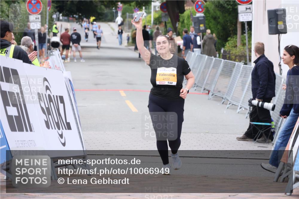 30.08.2026 - Blankeneser Heldenlauf Lena Gebhardt http://msf.ph/oto/10066949 30.08.2026 12:59:55 Ziel  meine-sportfotos.de
