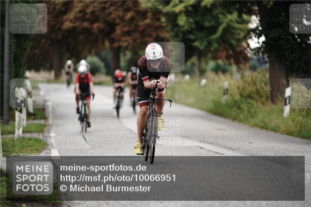 30.08.2026 - Elbe Triathlon Hamburg Michael Burmester http://msf.ph/oto/10066951 30.08.2026 09:13:19 Radfahren 229, 238, 245, 318, 346, 385, 504, 689 meine-sportfotos.de