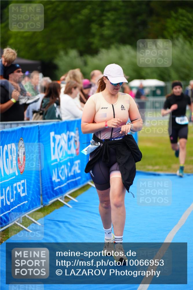 30.08.2026 - Elbe Triathlon Hamburg LAZAROV Photography http://msf.ph/oto/10066953 30.08.2026 12:21:14 Ziel 1600 meine-sportfotos.de