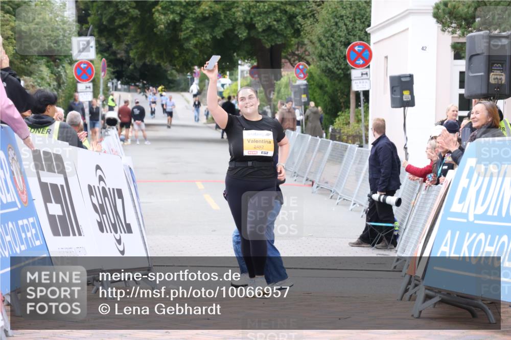 30.08.2026 - Blankeneser Heldenlauf Lena Gebhardt http://msf.ph/oto/10066957 30.08.2026 12:59:56 Ziel  meine-sportfotos.de