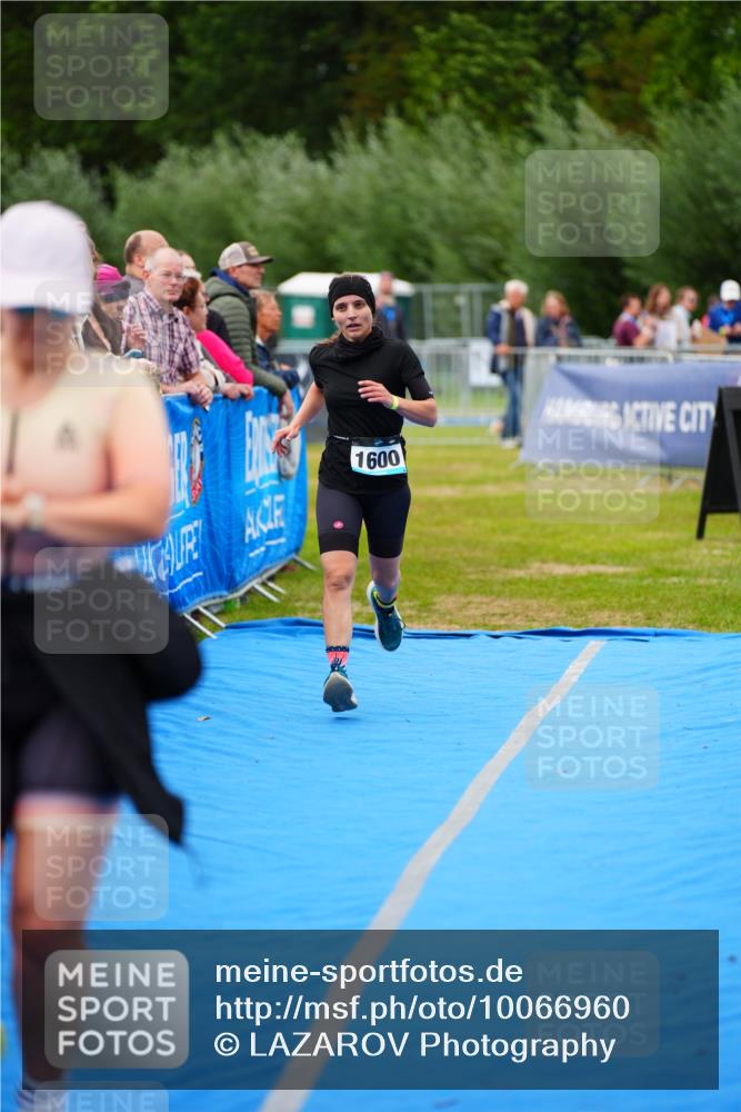 30.08.2026 - Elbe Triathlon Hamburg LAZAROV Photography http://msf.ph/oto/10066960 30.08.2026 12:21:15 Ziel 1600 meine-sportfotos.de