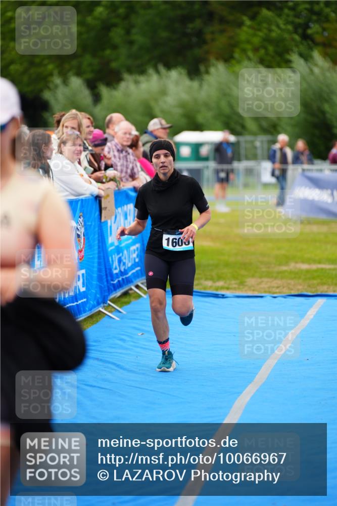 30.08.2026 - Elbe Triathlon Hamburg LAZAROV Photography http://msf.ph/oto/10066967 30.08.2026 12:21:16 Ziel 1600 meine-sportfotos.de