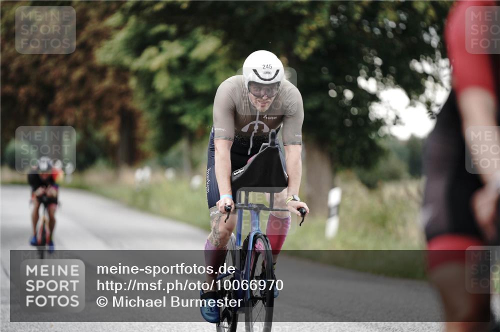 30.08.2026 - Elbe Triathlon Hamburg Michael Burmester http://msf.ph/oto/10066970 30.08.2026 09:13:24 Radfahren 238, 245, 248, 318, 346, 385, 689 meine-sportfotos.de