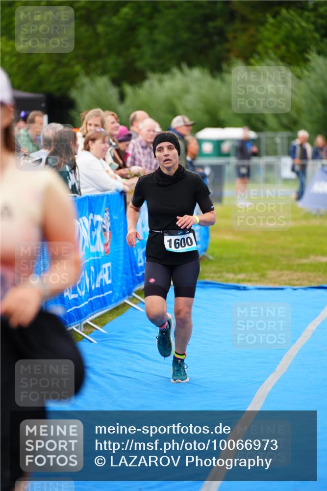 30.08.2026 - Elbe Triathlon Hamburg LAZAROV Photography http://msf.ph/oto/10066973 30.08.2026 12:21:16 Ziel 1600 meine-sportfotos.de
