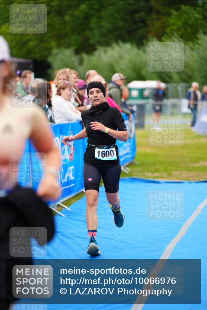 30.08.2026 - Elbe Triathlon Hamburg LAZAROV Photography http://msf.ph/oto/10066976 30.08.2026 12:21:16 Ziel 1600 meine-sportfotos.de