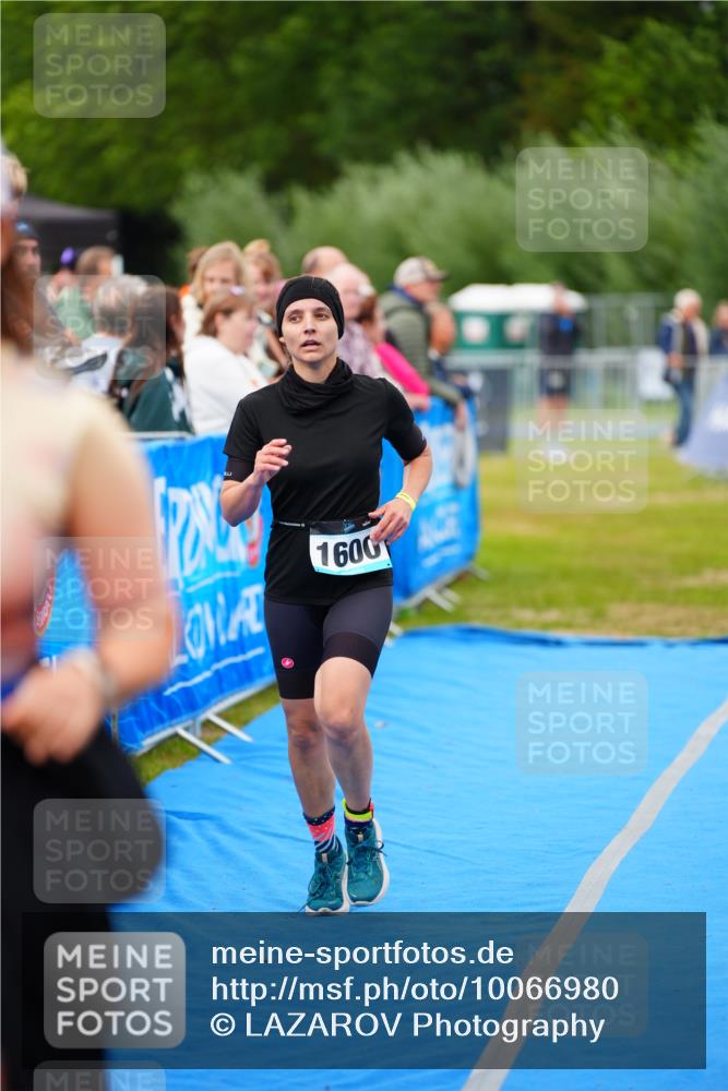 30.08.2026 - Elbe Triathlon Hamburg LAZAROV Photography http://msf.ph/oto/10066980 30.08.2026 12:21:17 Ziel 1600 meine-sportfotos.de