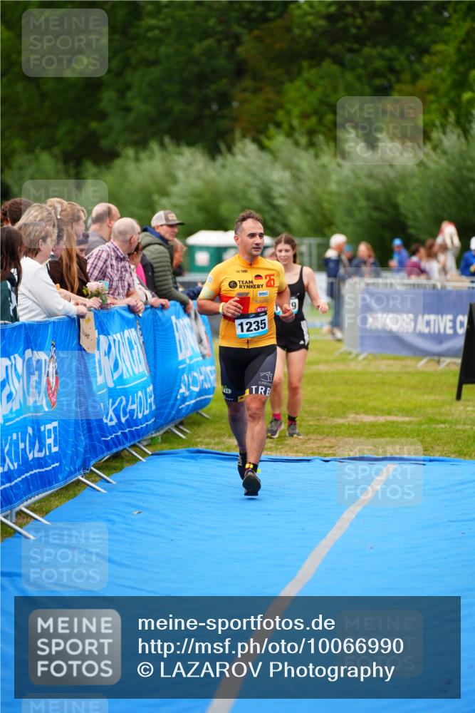 30.08.2026 - Elbe Triathlon Hamburg LAZAROV Photography http://msf.ph/oto/10066990 30.08.2026 12:21:42 Ziel 1235, 1519, 1546 meine-sportfotos.de