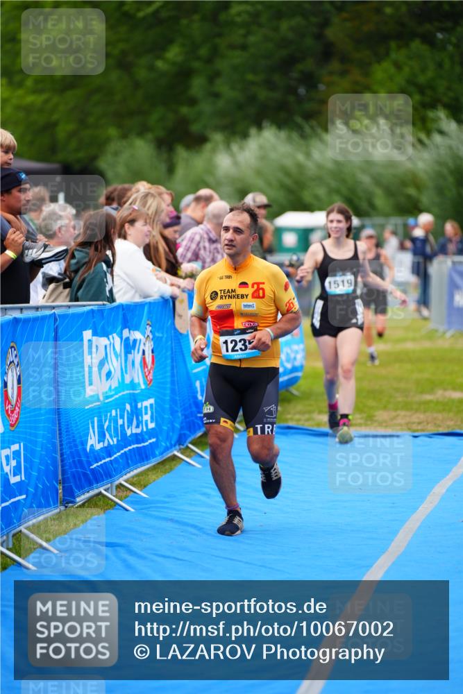 30.08.2026 - Elbe Triathlon Hamburg LAZAROV Photography http://msf.ph/oto/10067002 30.08.2026 12:21:43 Ziel 1235, 1519, 1546 meine-sportfotos.de