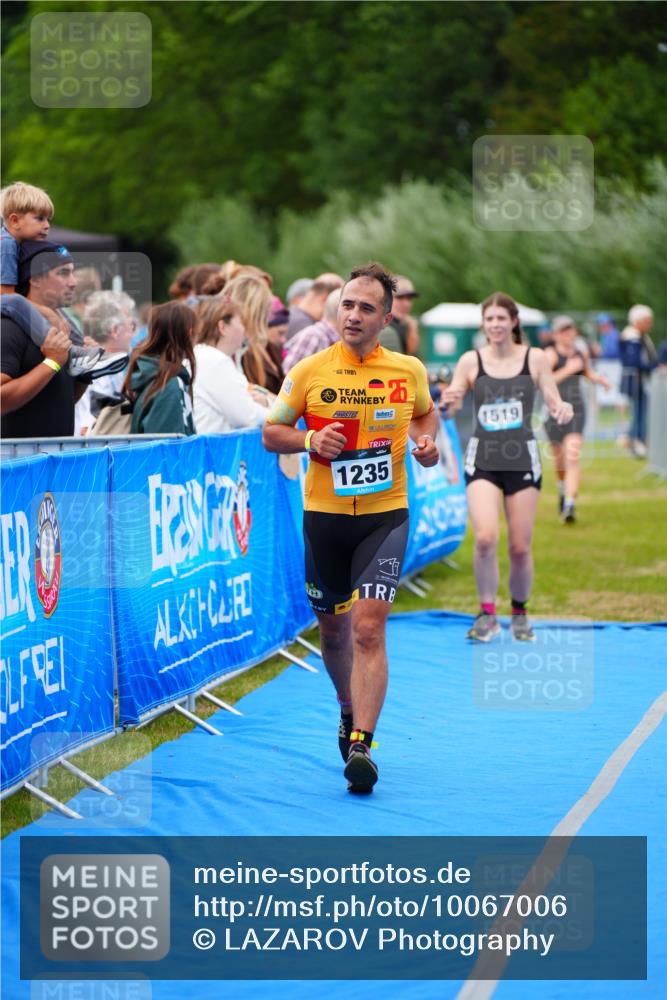 30.08.2026 - Elbe Triathlon Hamburg LAZAROV Photography http://msf.ph/oto/10067006 30.08.2026 12:21:43 Ziel 1235, 1519, 1546 meine-sportfotos.de
