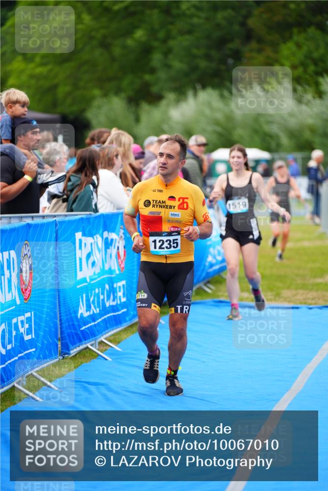 30.08.2026 - Elbe Triathlon Hamburg LAZAROV Photography http://msf.ph/oto/10067010 30.08.2026 12:21:43 Ziel 1235, 1519, 1546 meine-sportfotos.de