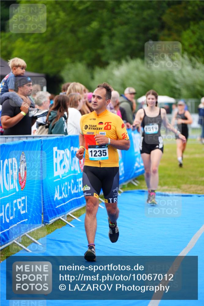 30.08.2026 - Elbe Triathlon Hamburg LAZAROV Photography http://msf.ph/oto/10067012 30.08.2026 12:21:43 Ziel 1235, 1519, 1546 meine-sportfotos.de