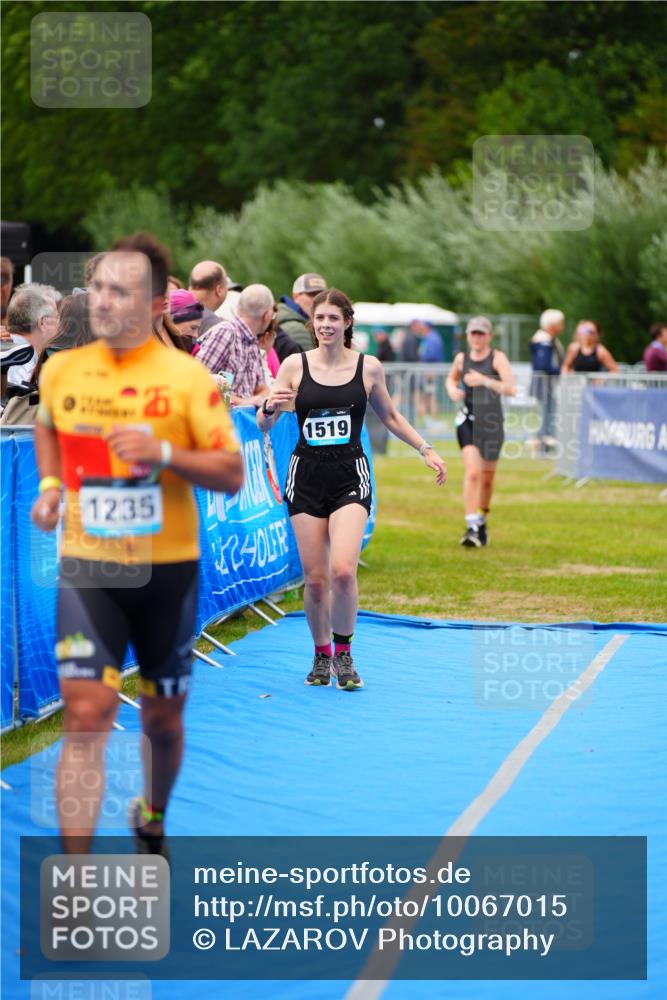 30.08.2026 - Elbe Triathlon Hamburg LAZAROV Photography http://msf.ph/oto/10067015 30.08.2026 12:21:44 Ziel 1235, 1519, 1546 meine-sportfotos.de