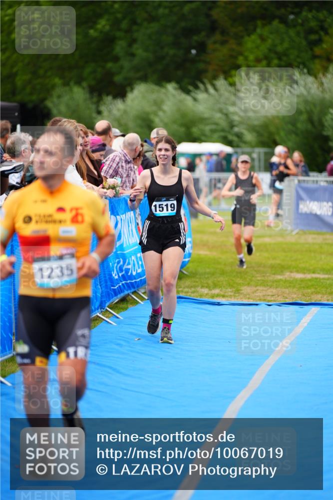 30.08.2026 - Elbe Triathlon Hamburg LAZAROV Photography http://msf.ph/oto/10067019 30.08.2026 12:21:44 Ziel 1235, 1519, 1546 meine-sportfotos.de