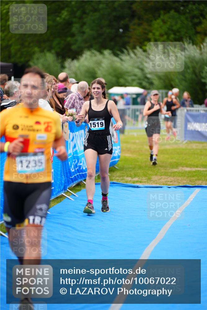 30.08.2026 - Elbe Triathlon Hamburg LAZAROV Photography http://msf.ph/oto/10067022 30.08.2026 12:21:44 Ziel 1235, 1519, 1546 meine-sportfotos.de