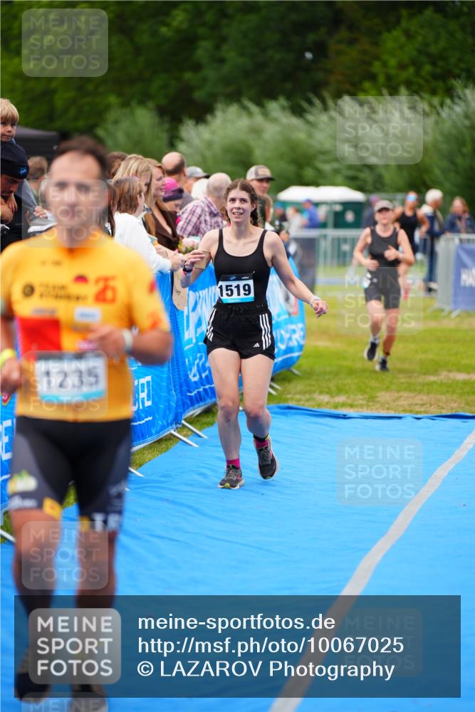 30.08.2026 - Elbe Triathlon Hamburg LAZAROV Photography http://msf.ph/oto/10067025 30.08.2026 12:21:45 Ziel 1235, 1519, 1546 meine-sportfotos.de