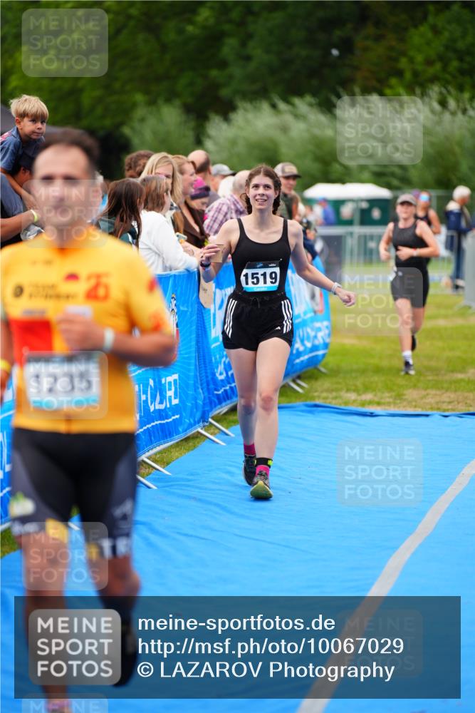 30.08.2026 - Elbe Triathlon Hamburg LAZAROV Photography http://msf.ph/oto/10067029 30.08.2026 12:21:45 Ziel 1235, 1519, 1546 meine-sportfotos.de
