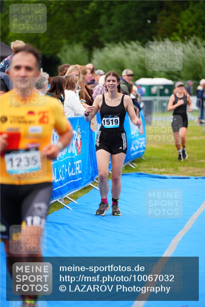 30.08.2026 - Elbe Triathlon Hamburg LAZAROV Photography http://msf.ph/oto/10067032 30.08.2026 12:21:45 Ziel 1235, 1519, 1546 meine-sportfotos.de
