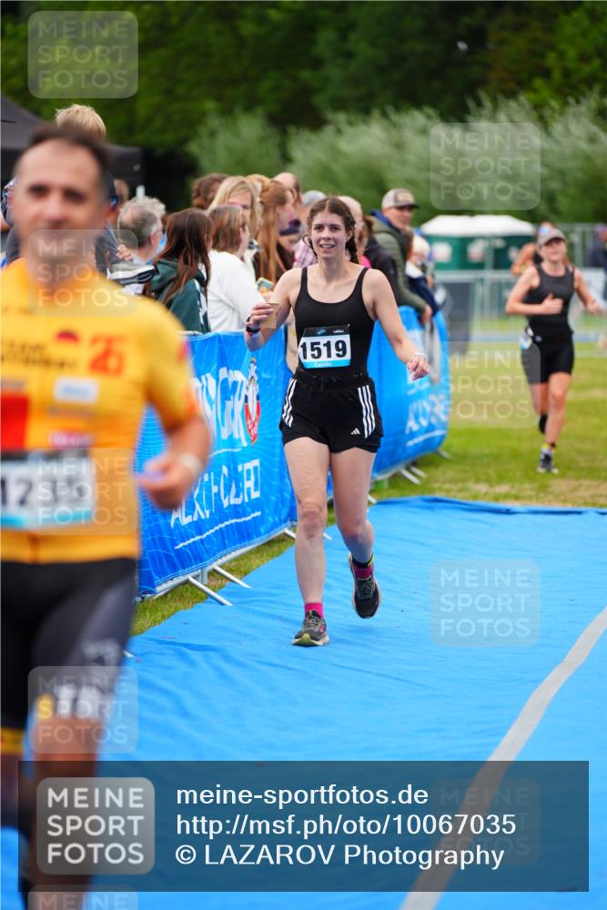 30.08.2026 - Elbe Triathlon Hamburg LAZAROV Photography http://msf.ph/oto/10067035 30.08.2026 12:21:45 Ziel 1235, 1519, 1546 meine-sportfotos.de
