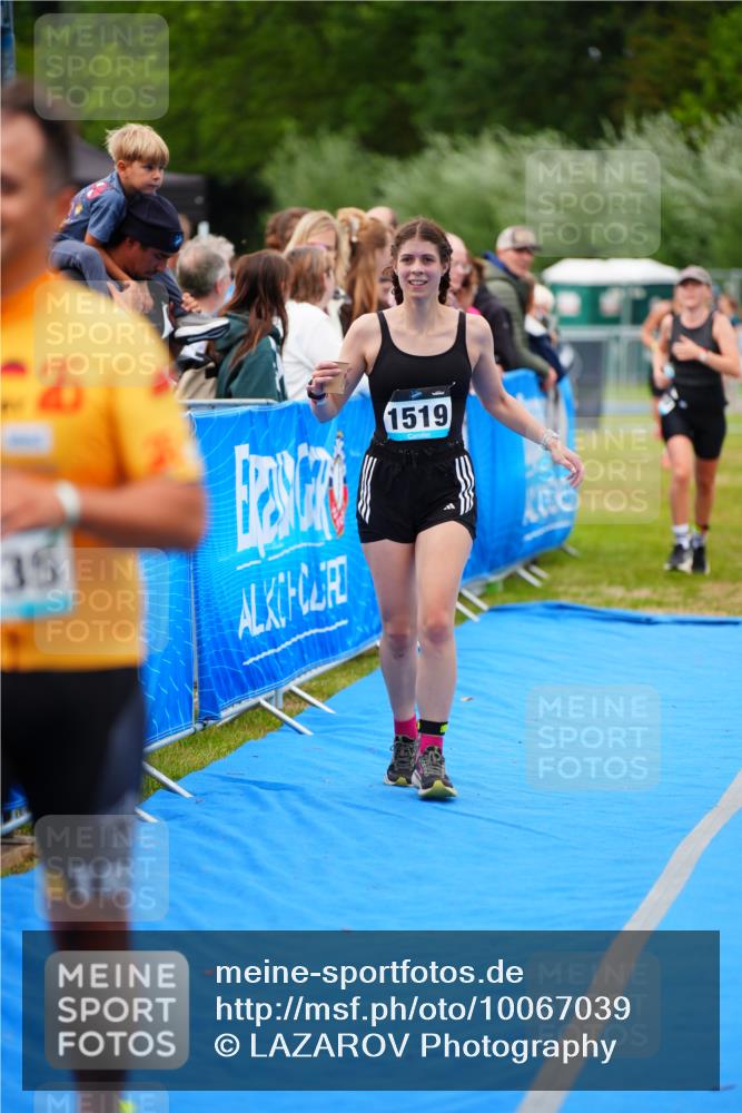 30.08.2026 - Elbe Triathlon Hamburg LAZAROV Photography http://msf.ph/oto/10067039 30.08.2026 12:21:45 Ziel 1235, 1519, 1546 meine-sportfotos.de