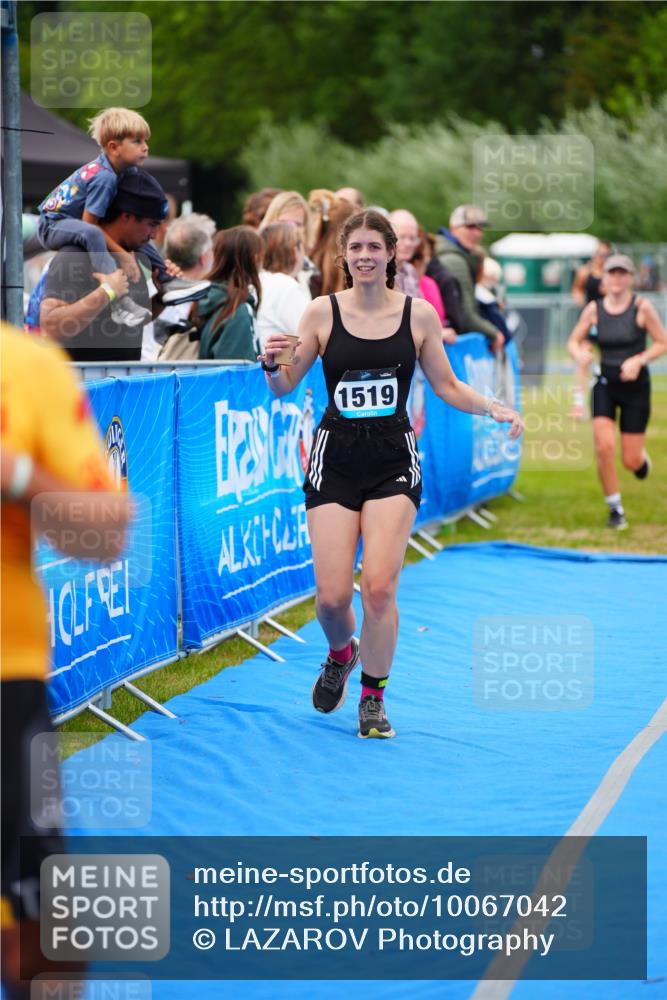 30.08.2026 - Elbe Triathlon Hamburg LAZAROV Photography http://msf.ph/oto/10067042 30.08.2026 12:21:46 Ziel 1235, 1519, 1546 meine-sportfotos.de