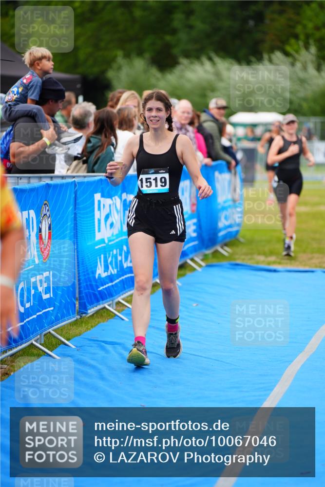 30.08.2026 - Elbe Triathlon Hamburg LAZAROV Photography http://msf.ph/oto/10067046 30.08.2026 12:21:46 Ziel 1235, 1519, 1546 meine-sportfotos.de