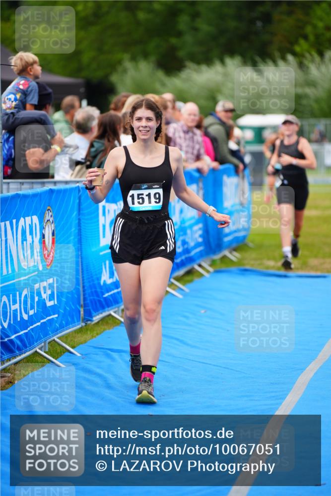30.08.2026 - Elbe Triathlon Hamburg LAZAROV Photography http://msf.ph/oto/10067051 30.08.2026 12:21:46 Ziel 1235, 1519, 1546 meine-sportfotos.de