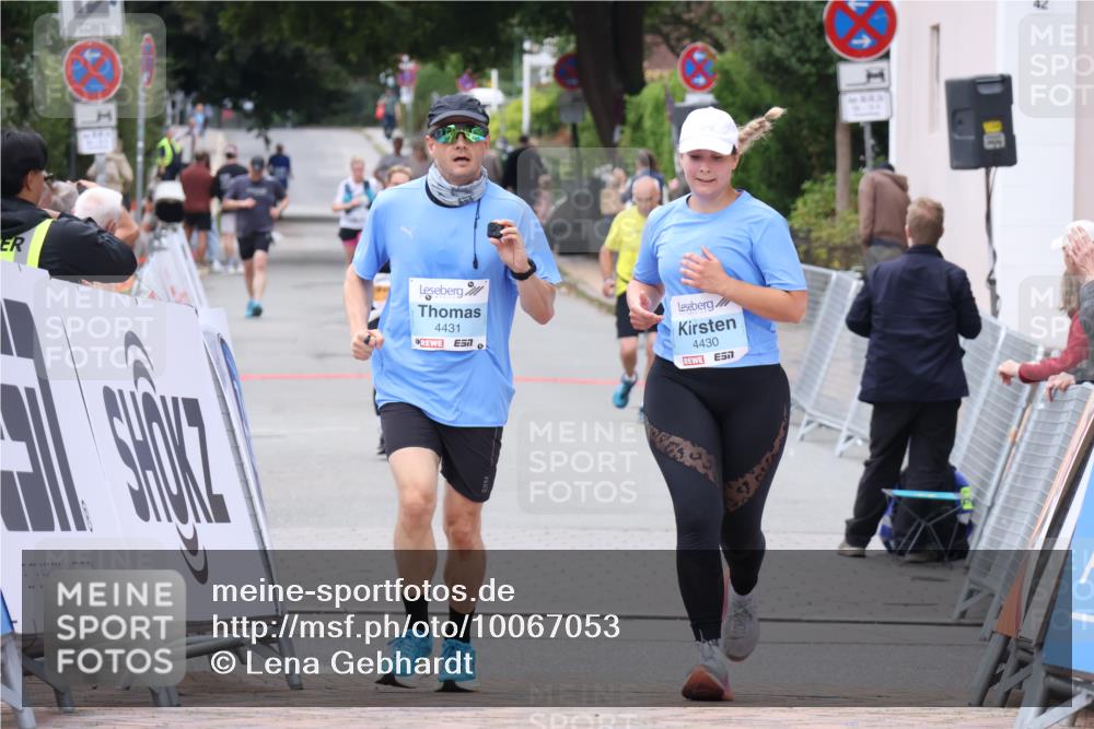 30.08.2026 - Blankeneser Heldenlauf Lena Gebhardt http://msf.ph/oto/10067053 30.08.2026 13:00:49 Ziel 4220, 4430, 4431 meine-sportfotos.de