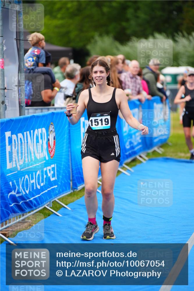 30.08.2026 - Elbe Triathlon Hamburg LAZAROV Photography http://msf.ph/oto/10067054 30.08.2026 12:21:46 Ziel 1235, 1519, 1546 meine-sportfotos.de