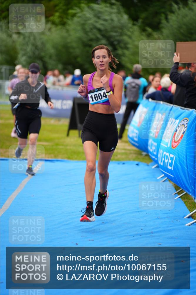 30.08.2026 - Elbe Triathlon Hamburg LAZAROV Photography http://msf.ph/oto/10067155 30.08.2026 12:22:09 Ziel 1408, 1604, 1613 meine-sportfotos.de