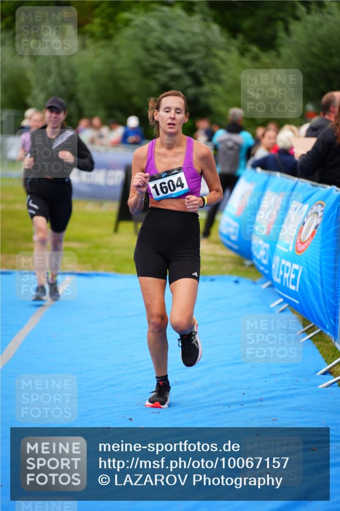 30.08.2026 - Elbe Triathlon Hamburg LAZAROV Photography http://msf.ph/oto/10067157 30.08.2026 12:22:10 Ziel 1408, 1604, 1613 meine-sportfotos.de