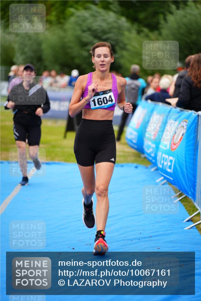 30.08.2026 - Elbe Triathlon Hamburg LAZAROV Photography http://msf.ph/oto/10067161 30.08.2026 12:22:10 Ziel 1408, 1604, 1613 meine-sportfotos.de