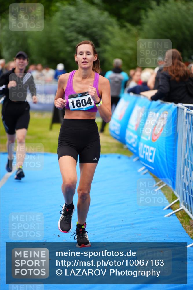 30.08.2026 - Elbe Triathlon Hamburg LAZAROV Photography http://msf.ph/oto/10067163 30.08.2026 12:22:10 Ziel 1408, 1604, 1613 meine-sportfotos.de