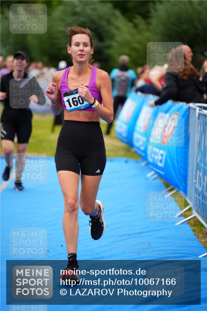 30.08.2026 - Elbe Triathlon Hamburg LAZAROV Photography http://msf.ph/oto/10067166 30.08.2026 12:22:10 Ziel 1408, 1604, 1613 meine-sportfotos.de
