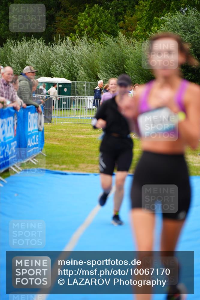 30.08.2026 - Elbe Triathlon Hamburg LAZAROV Photography http://msf.ph/oto/10067170 30.08.2026 12:22:11 Ziel 1408, 1604, 1613 meine-sportfotos.de