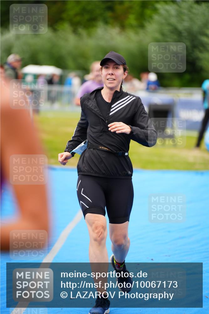 30.08.2026 - Elbe Triathlon Hamburg LAZAROV Photography http://msf.ph/oto/10067173 30.08.2026 12:22:13 Ziel 1408, 1604, 1613 meine-sportfotos.de