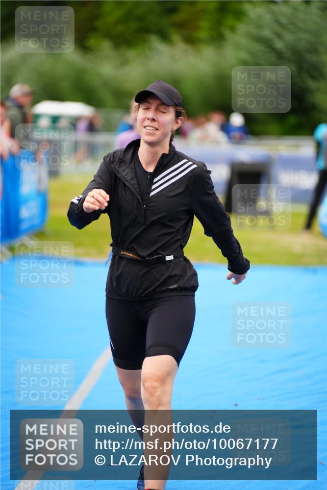 30.08.2026 - Elbe Triathlon Hamburg LAZAROV Photography http://msf.ph/oto/10067177 30.08.2026 12:22:13 Ziel 1408, 1604, 1613 meine-sportfotos.de