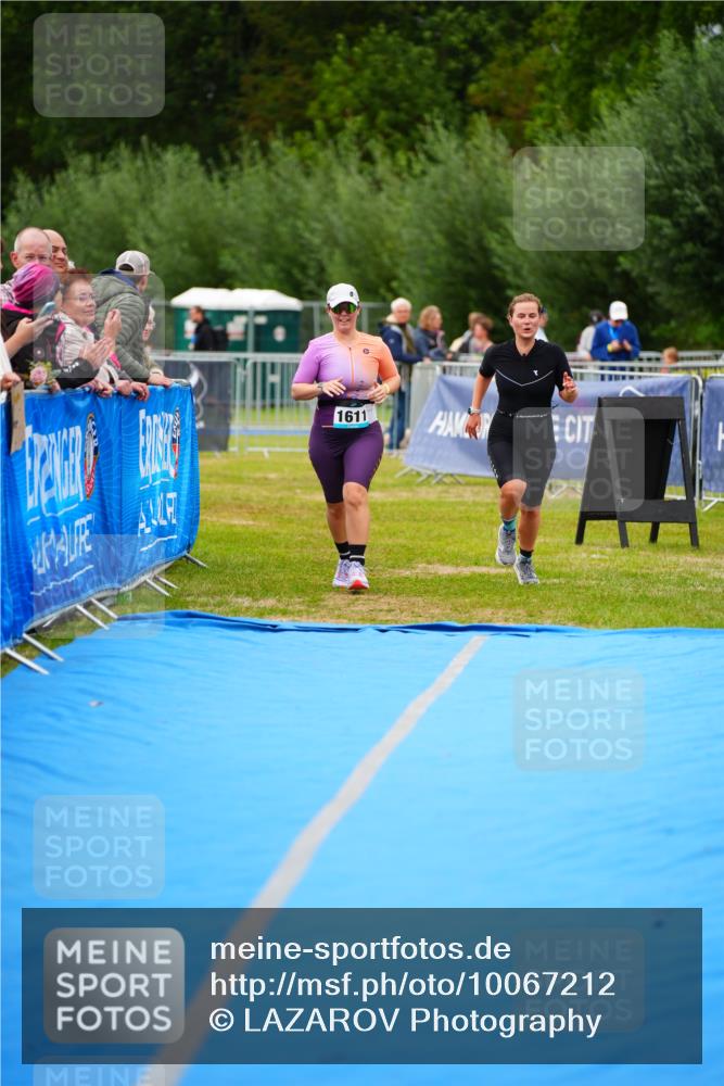 30.08.2026 - Elbe Triathlon Hamburg LAZAROV Photography http://msf.ph/oto/10067212 30.08.2026 12:22:44 Ziel 1609, 1611 meine-sportfotos.de
