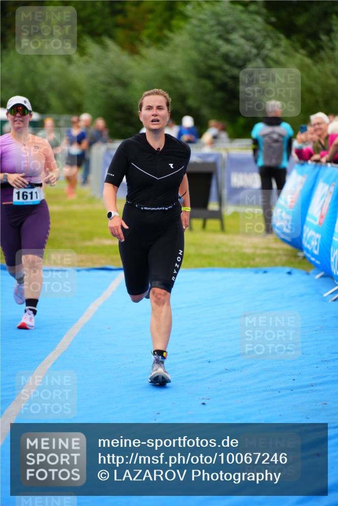 30.08.2026 - Elbe Triathlon Hamburg LAZAROV Photography http://msf.ph/oto/10067246 30.08.2026 12:22:48 Ziel 1609, 1611 meine-sportfotos.de