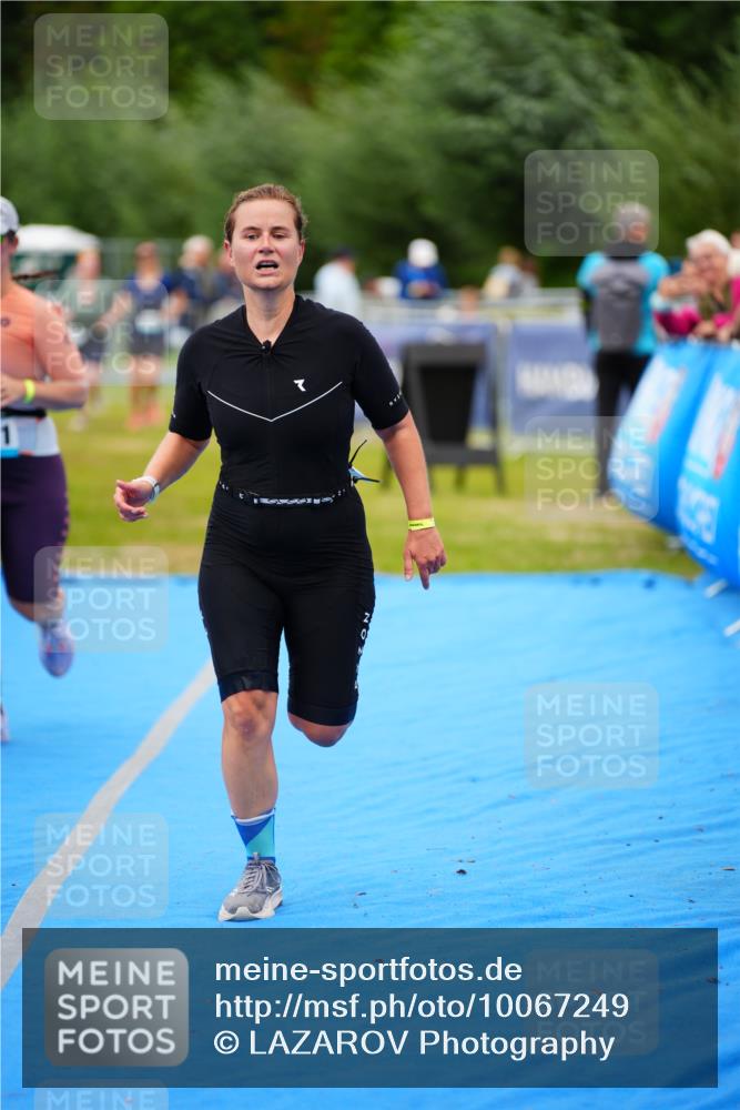 30.08.2026 - Elbe Triathlon Hamburg LAZAROV Photography http://msf.ph/oto/10067249 30.08.2026 12:22:48 Ziel 1609, 1611 meine-sportfotos.de