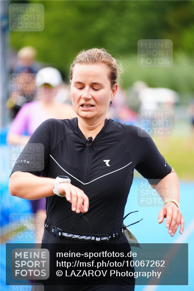 30.08.2026 - Elbe Triathlon Hamburg LAZAROV Photography http://msf.ph/oto/10067262 30.08.2026 12:22:50 Ziel 1540, 1543, 1609, 1611 meine-sportfotos.de
