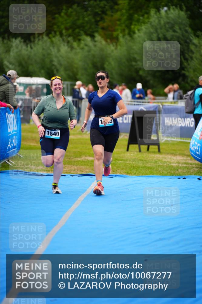 30.08.2026 - Elbe Triathlon Hamburg LAZAROV Photography http://msf.ph/oto/10067277 30.08.2026 12:22:56 Ziel 1540, 1543, 1711 meine-sportfotos.de