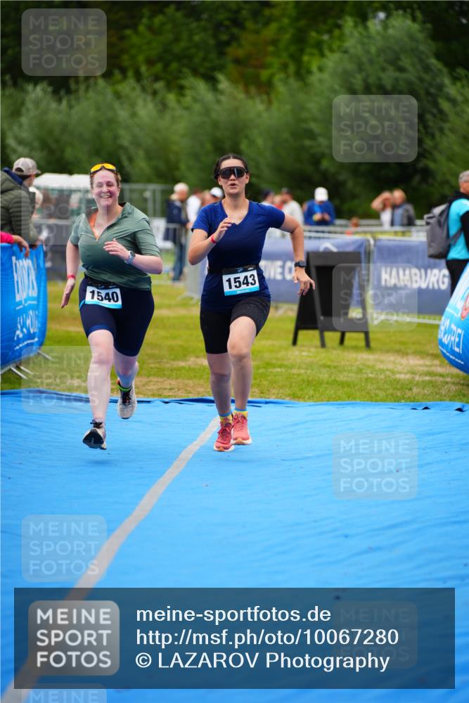 30.08.2026 - Elbe Triathlon Hamburg LAZAROV Photography http://msf.ph/oto/10067280 30.08.2026 12:22:56 Ziel 1540, 1543, 1711 meine-sportfotos.de