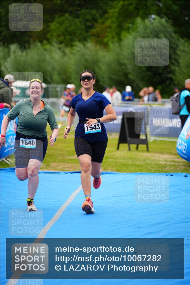 30.08.2026 - Elbe Triathlon Hamburg LAZAROV Photography http://msf.ph/oto/10067282 30.08.2026 12:22:56 Ziel 1540, 1543, 1711 meine-sportfotos.de