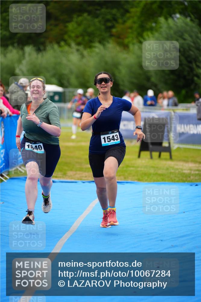 30.08.2026 - Elbe Triathlon Hamburg LAZAROV Photography http://msf.ph/oto/10067284 30.08.2026 12:22:56 Ziel 1540, 1543, 1711 meine-sportfotos.de