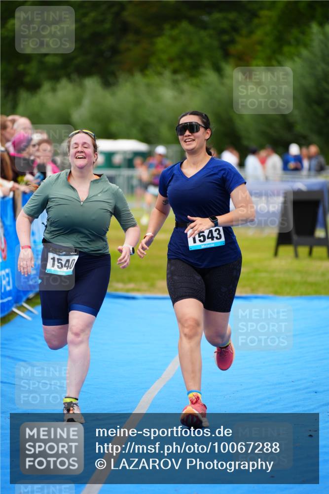 30.08.2026 - Elbe Triathlon Hamburg LAZAROV Photography http://msf.ph/oto/10067288 30.08.2026 12:22:57 Ziel 1540, 1543, 1711 meine-sportfotos.de