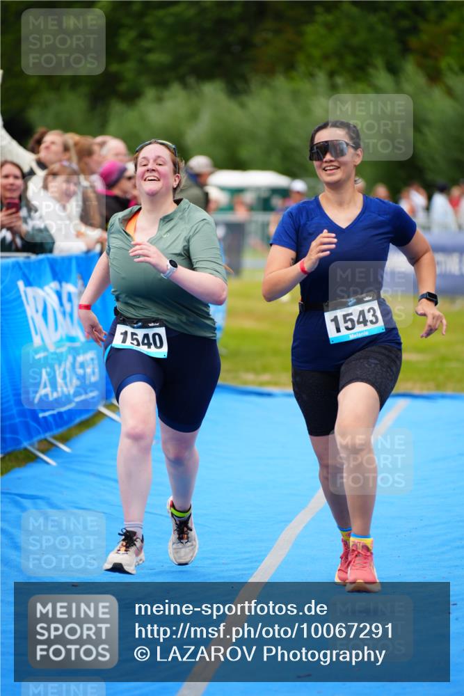 30.08.2026 - Elbe Triathlon Hamburg LAZAROV Photography http://msf.ph/oto/10067291 30.08.2026 12:22:57 Ziel 1540, 1543, 1711 meine-sportfotos.de
